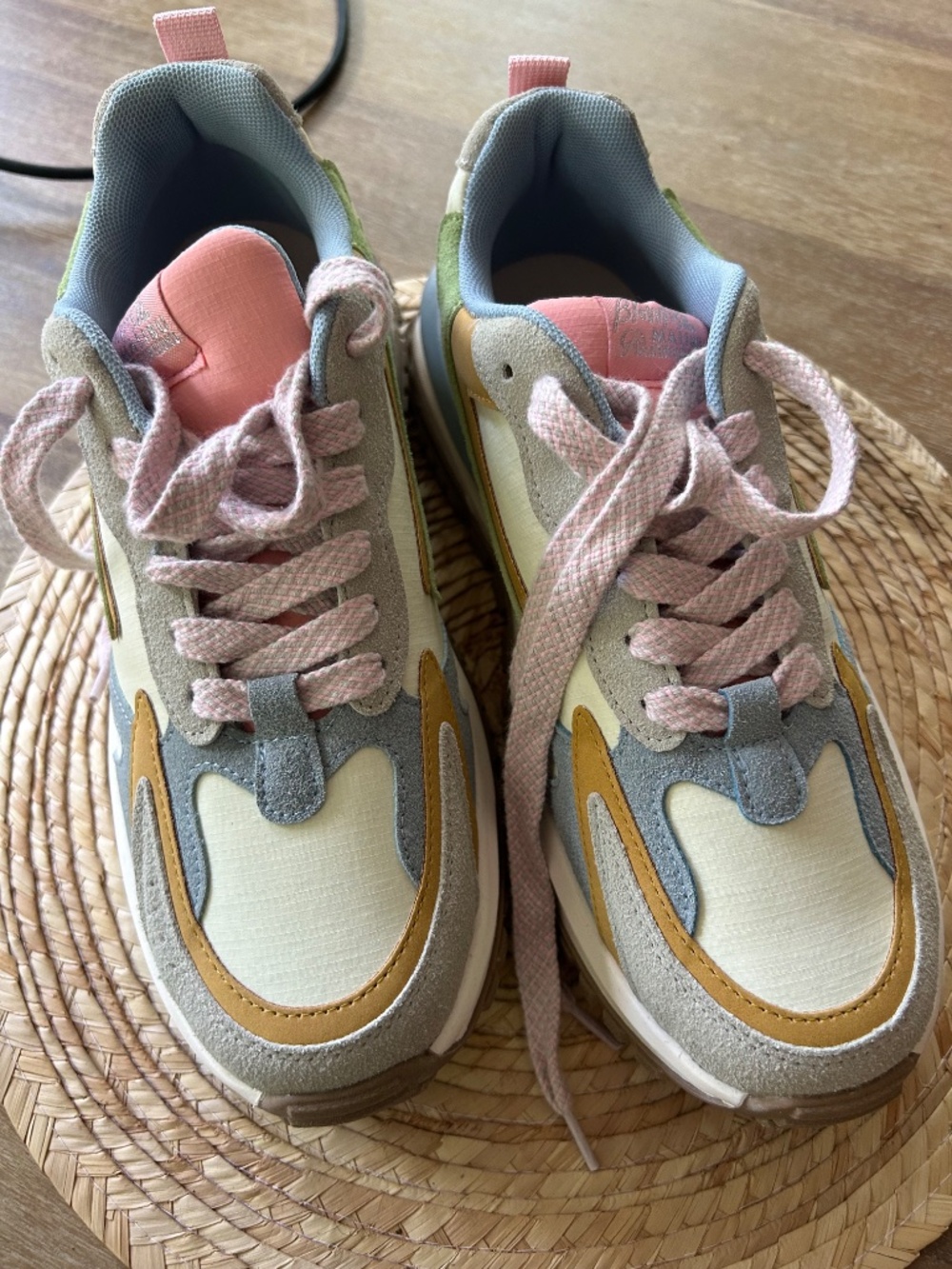 WOMEN'S BLOWFISH MALIBU COLORBLOCK SNEAKERS - SIZE 8.5 - Picture 2 of 5